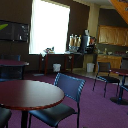 The Bridgeport Inn フォートマクマレー エクステリア 写真