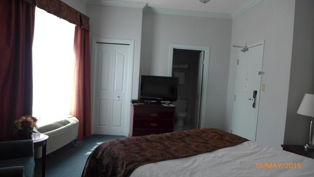 The Bridgeport Inn フォートマクマレー 部屋 写真