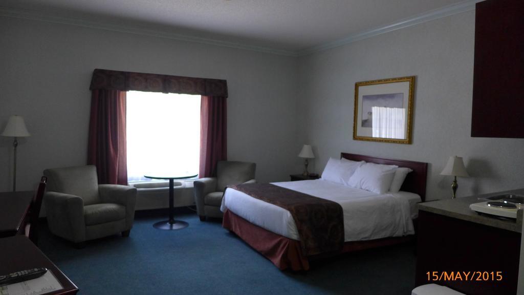 The Bridgeport Inn フォートマクマレー 部屋 写真